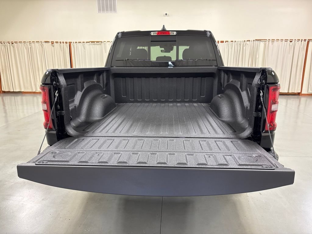 New 2026 RAM 1500 Express AWD/4WD image 9