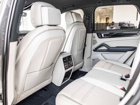 Used 2021 Porsche Cayenne E-Hybrid image 35