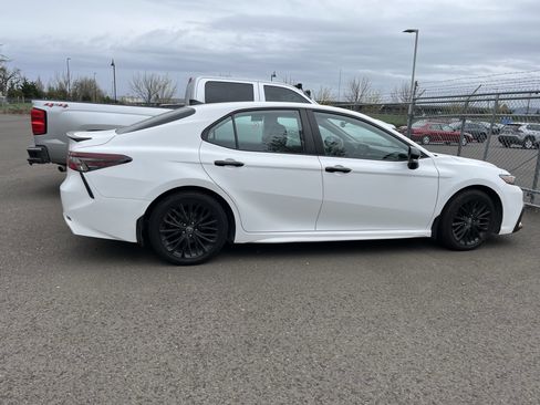 Used 2022 Toyota Camry SE image 4