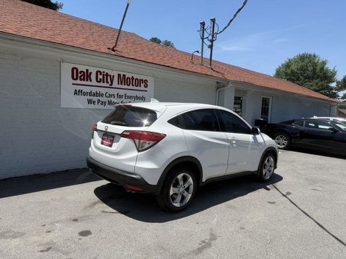 Used 2020 Honda HR-V LX image 3