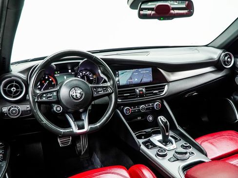 Used 2023 Alfa Romeo Giulia Veloce image 5