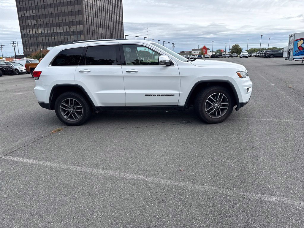 Used 2018 Jeep Grand Cherokee Limited AWD/4WD image 3