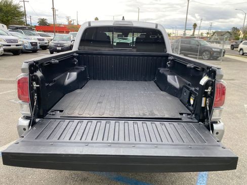 Used 2020 Toyota Tacoma TRD Off-Road image 10