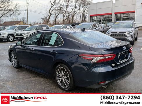 Certified 2021 Toyota Camry XLE w/ Navigation Upgrade Package image 5