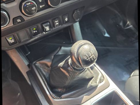 Used 2019 Toyota Tacoma TRD Off-Road w/ TRD Premium Off Road Package image 21