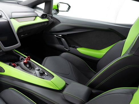 Used 2024 Lamborghini Revuelto AWD/4WD image 23