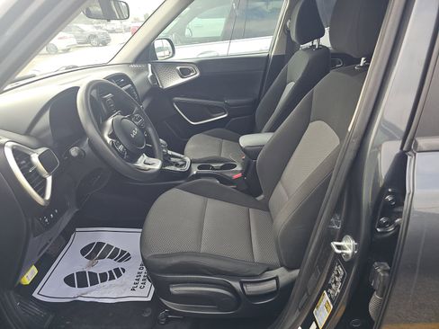 Used 2023 Kia Soul LX w/ Option Group 015 FWD image 8