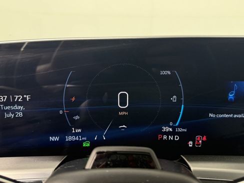 Used 2024 Cadillac Lyriq Luxury AWD/4WD image 18