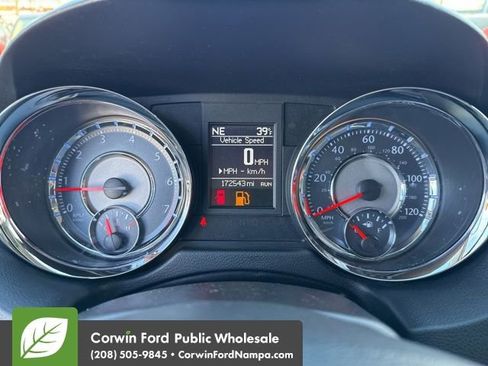 Used 2014 Chrysler Town & Country Touring image 18