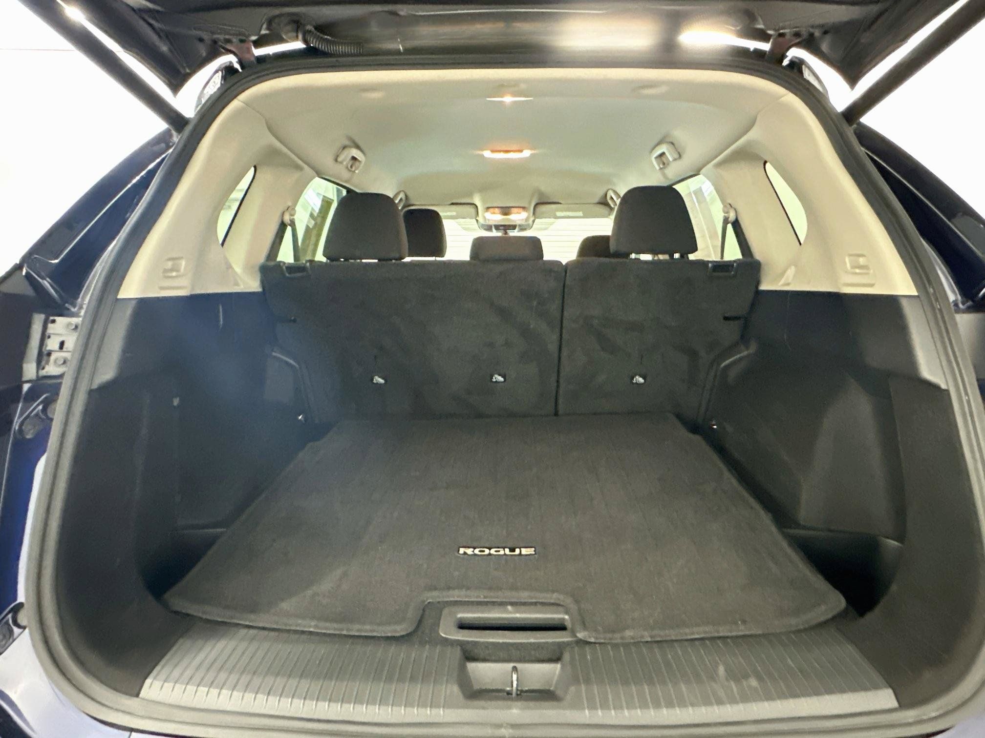Used 2025 Nissan Rogue SV AWD/4WD image 29