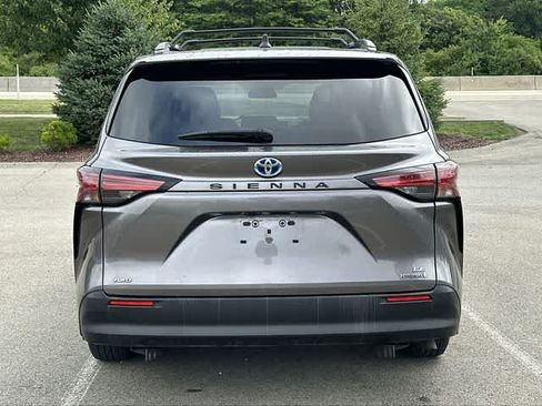 Used 2022 Toyota Sienna LE AWD/4WD image 4