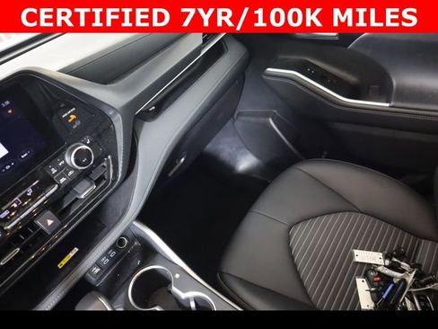Used 2025 Toyota Highlander XSE AWD/4WD image 16