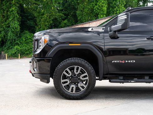 Used 2020 GMC Sierra 2500 AT4 w/ AT4 Premium Package AWD/4WD image 3
