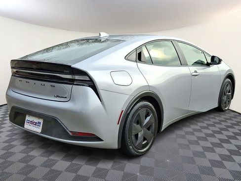 Used 2024 Toyota Prius Prime SE image 6