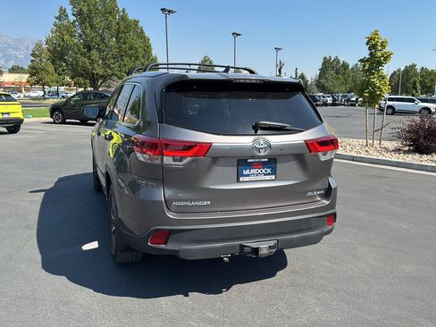 Used 2018 Toyota Highlander XLE AWD/4WD image 5