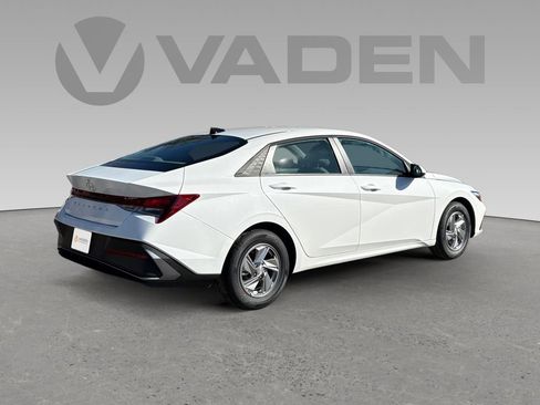 New 2026 Hyundai Elantra SE image 18