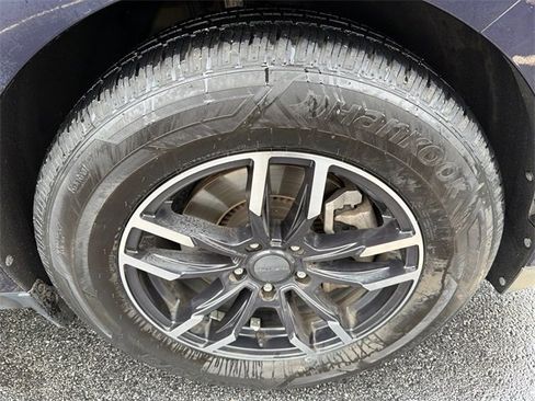 Used 2023 Kia Carnival LX image 12