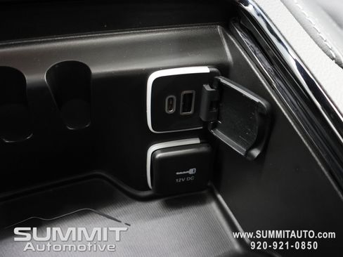 New 2027 Chrysler Pacifica Limited AWD/4WD image 60