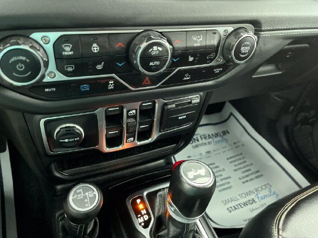Used 2024 Jeep Wrangler Unlimited Sahara w/ Technology Group AWD/4WD image 20