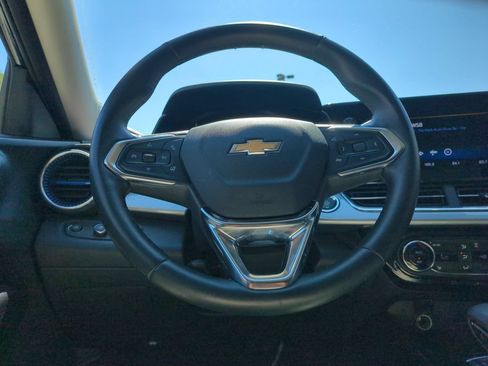 Used 2025 Chevrolet Trax LT w/ LT Convenience Package FWD image 22