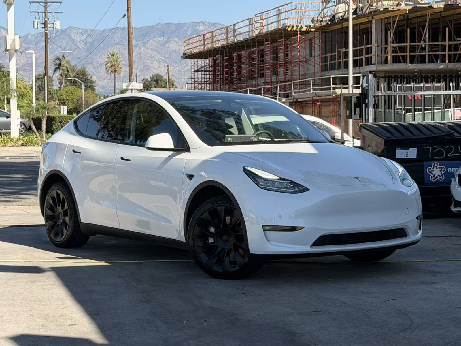 Used 2023 Tesla Model Y Long Range AWD/4WD image 4