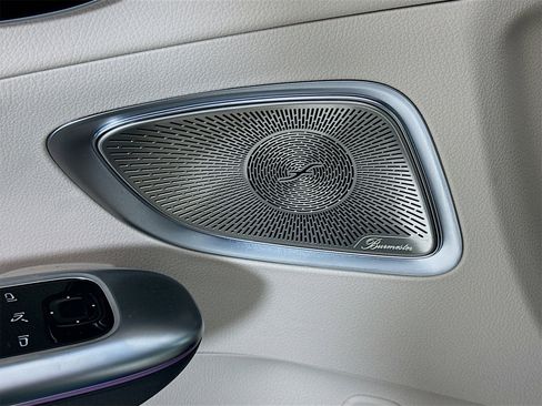 Used 2025 Mercedes-Benz C 300 Sedan image 20