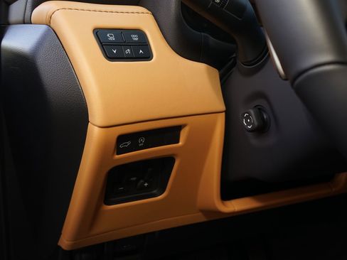 Used 2026 Lexus LX 600 4WD w/ Luxury Package image 33