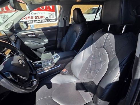 Used 2021 Toyota Highlander Platinum image 5