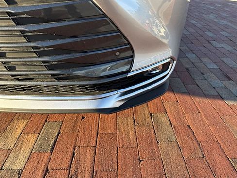 Used 2025 Toyota Sienna Platinum image 24