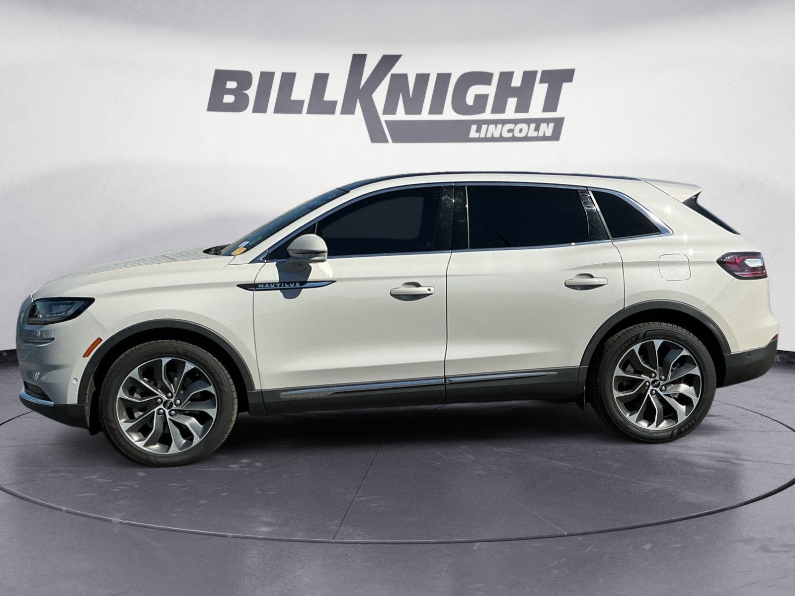 Used 2021 Lincoln Nautilus Reserve AWD/4WD image 3