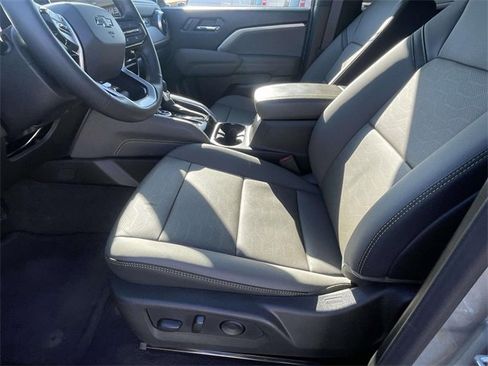 Used 2026 Chevrolet Colorado ZR2 w/ Technology Package image 14