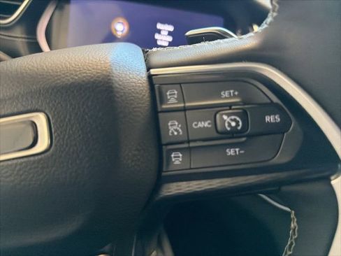 Used 2023 Jeep Grand Cherokee Altitude image 35