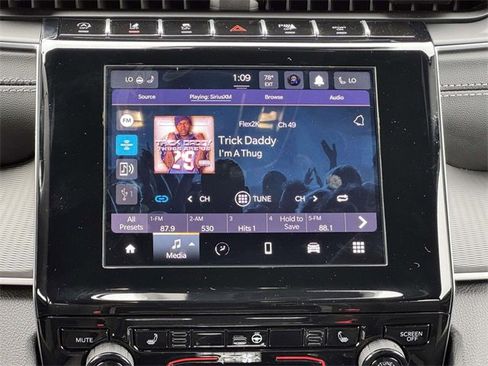 New 2025 Jeep Grand Cherokee L Laredo w/ Luxury Tech Group I image 3