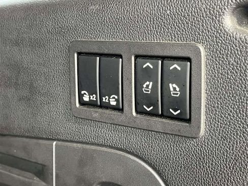 Used 2015 GMC Yukon XL Denali w/ Premium Package image 24