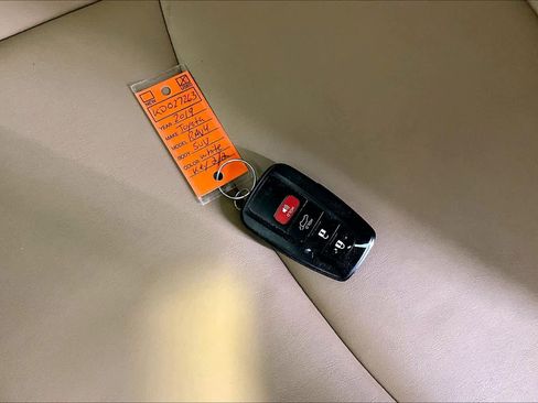 Used 2019 Toyota RAV4 XLE Premium AWD/4WD image 15