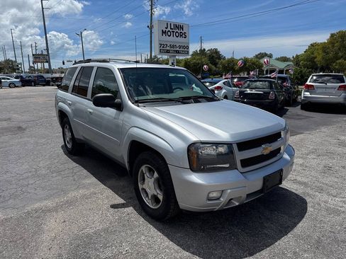 Used 2009 Chevrolet TrailBlazer LT w/ Sun And Sound Package AWD/4WD image 2
