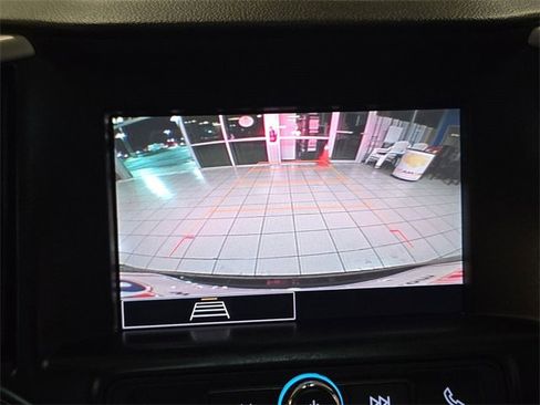 Used 2024 GMC Terrain SLE w/ Driver Convenience Package image 17