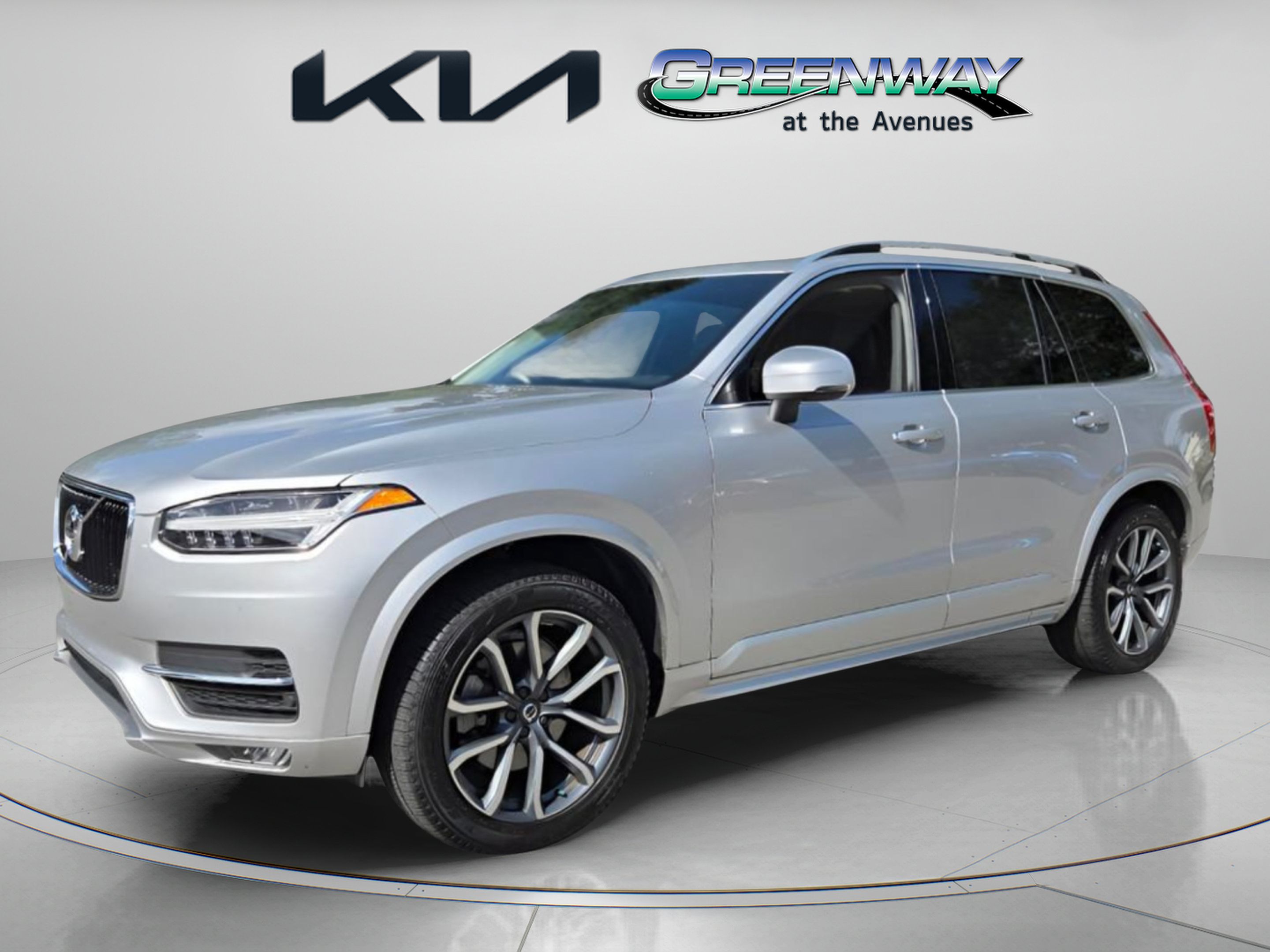 Used 2019 Volvo XC90 T5 Momentum w/ Protection Package Premier AWD/4WD image 3