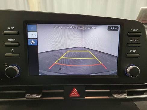 Used 2025 Hyundai Elantra SE image 19