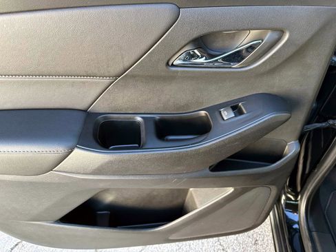 Certified 2023 Chevrolet Traverse LT image 11