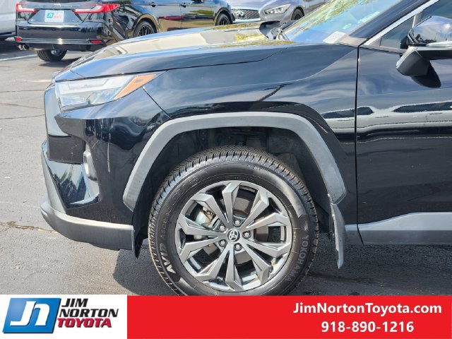Used 2022 Toyota RAV4 XLE Premium AWD/4WD image 9