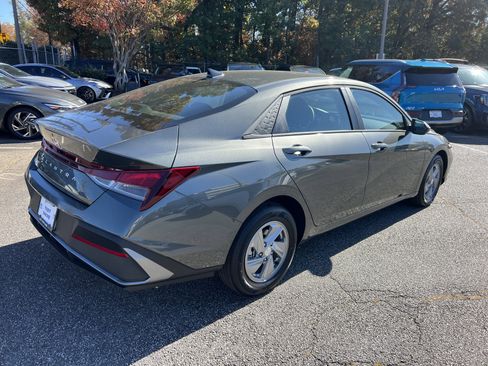 New 2026 Hyundai Elantra SE image 5