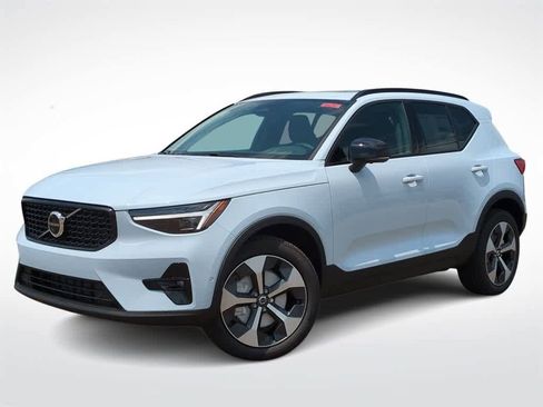 Used 2026 Volvo XC40 B5 Plus w/ Protection Package Premier image 1