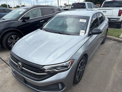 Used 2022 Volkswagen Jetta Sport FWD image 4