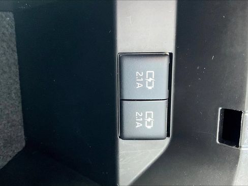 Used 2020 Toyota Camry SE FWD image 14