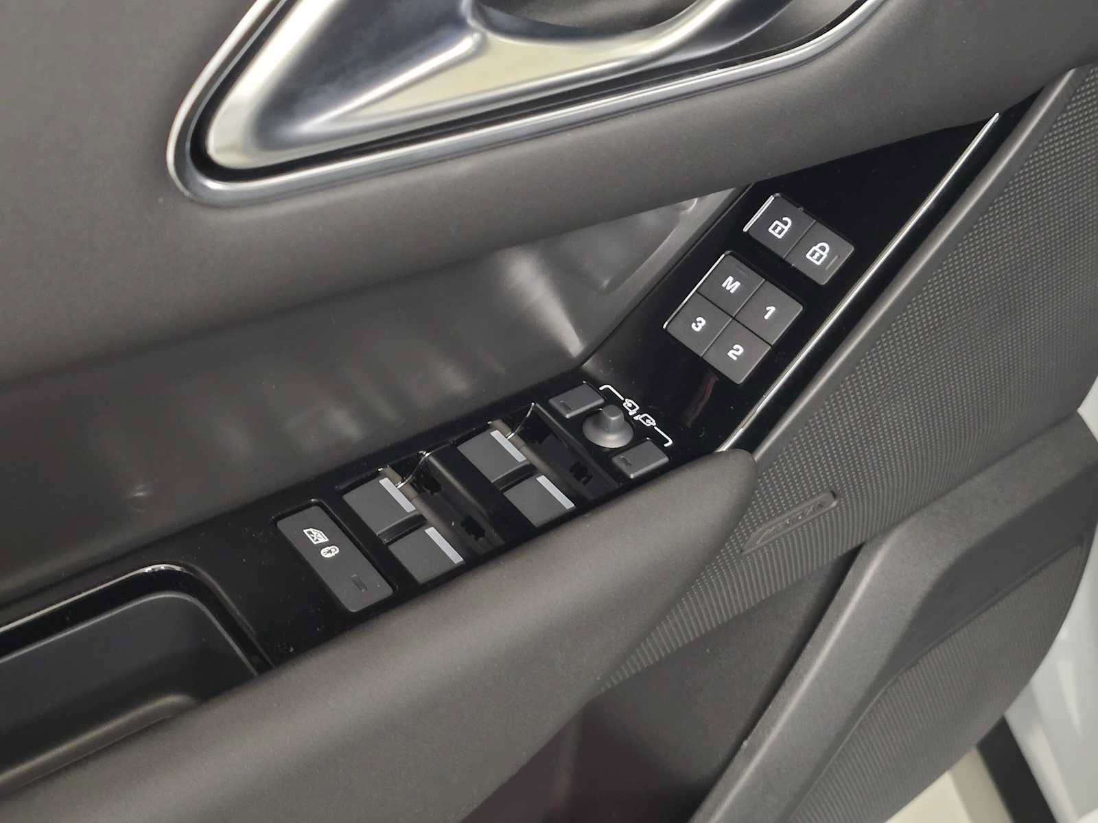 New 2026 Land Rover Range Rover Velar S AWD/4WD image 23