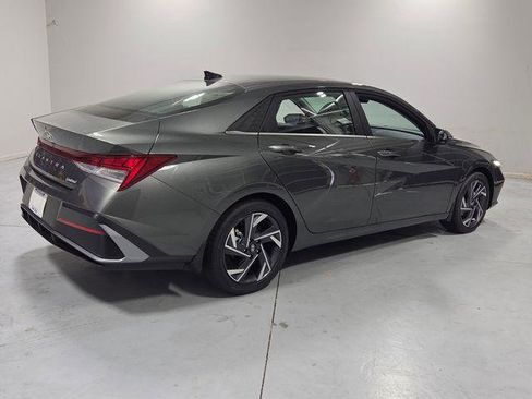 New 2026 Hyundai Elantra Limited image 13