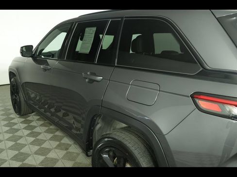 Used 2023 Jeep Grand Cherokee Altitude AWD/4WD image 19