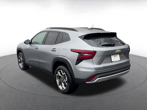 Used 2025 Chevrolet Trax LT image 11