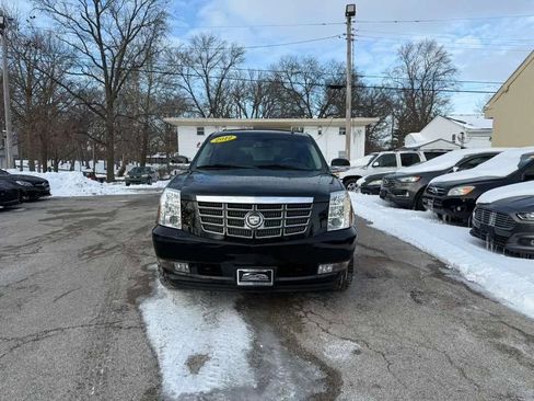 Used 2012 Cadillac Escalade Luxury image 2